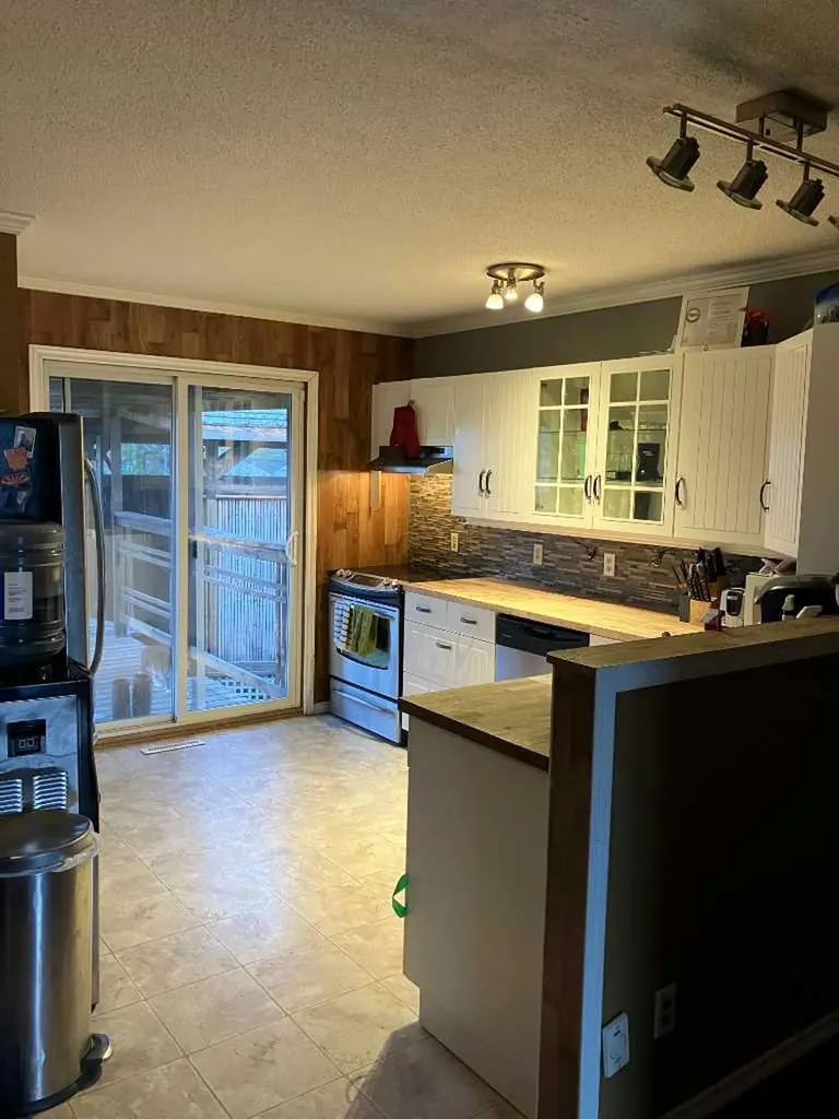 519 5 Avenue Fox Creek AB T0H 1P0