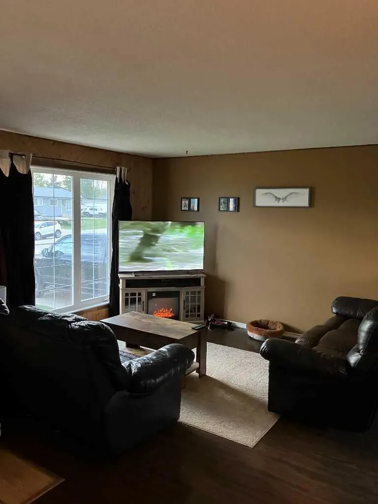 519 5 Avenue Fox Creek AB T0H 1P0
