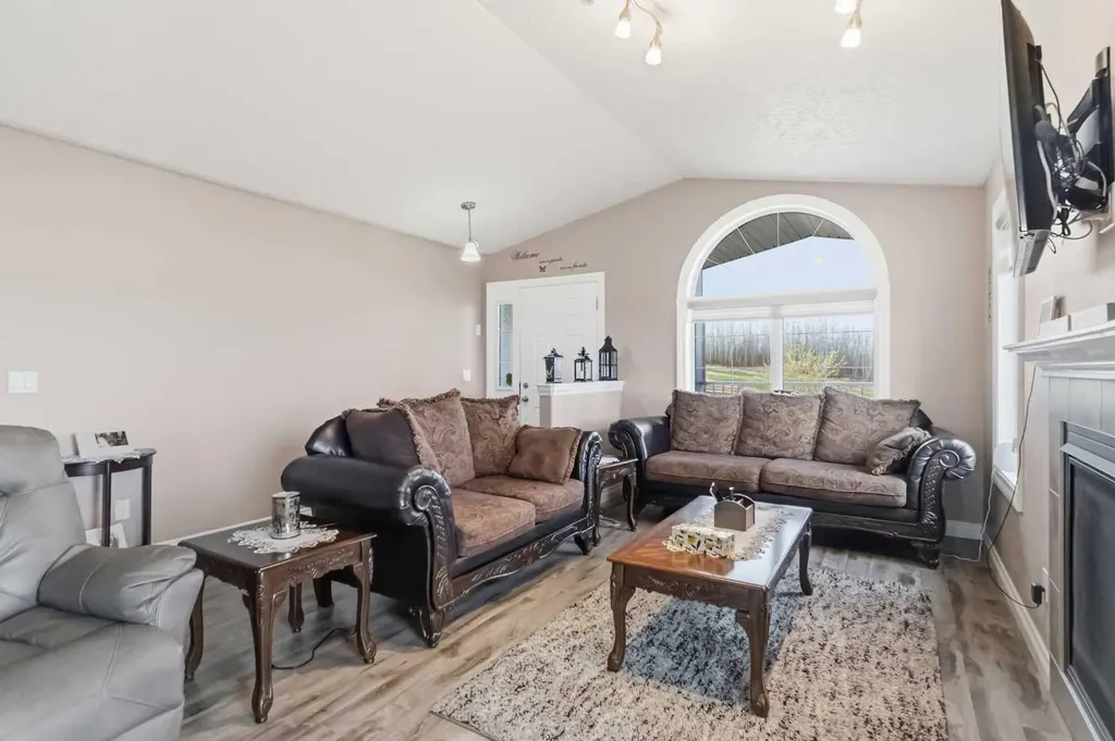 445 Beacon Hill Drive Fort Mcmurray AB T9H 2R7