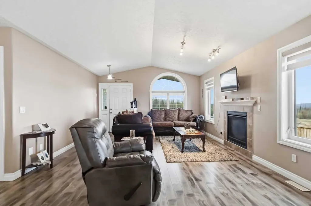 445 Beacon Hill Drive Fort Mcmurray AB T9H 2R7