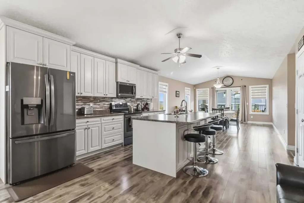 445 Beacon Hill Drive Fort Mcmurray AB T9H 2R7