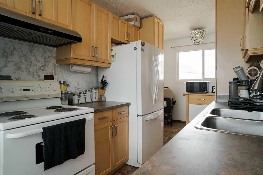 117 Ross Street Fort Mcmurray AB T9K 1B3