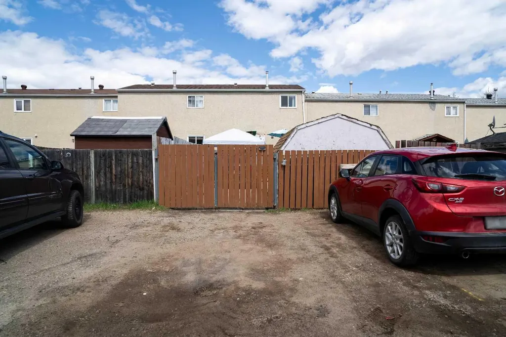 117 Ross Street Fort Mcmurray AB T9K 1B3