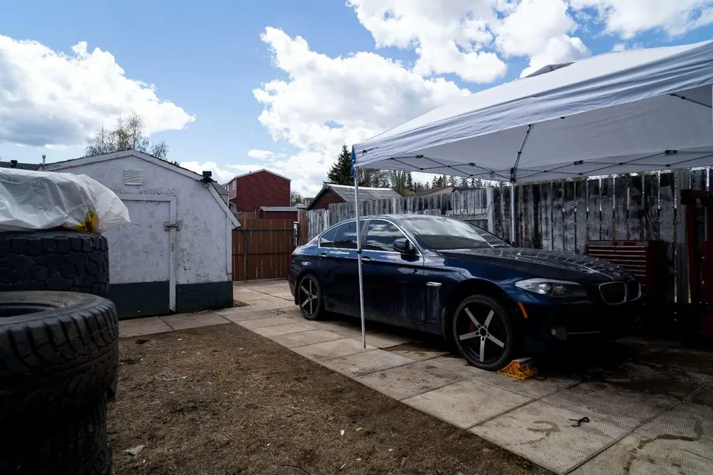 117 Ross Street Fort Mcmurray AB T9K 1B3