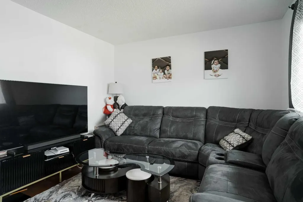 117 Ross Street Fort Mcmurray AB T9K 1B3
