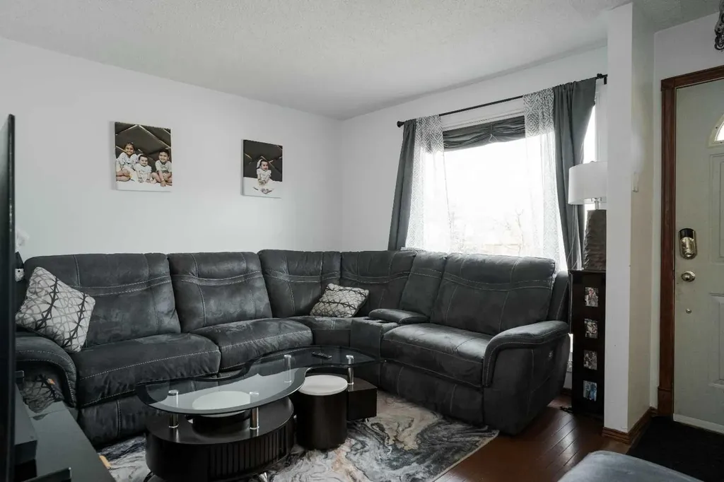 117 Ross Street Fort Mcmurray AB T9K 1B3