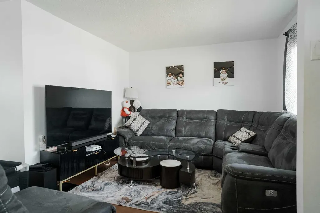 117 Ross Street Fort Mcmurray AB T9K 1B3