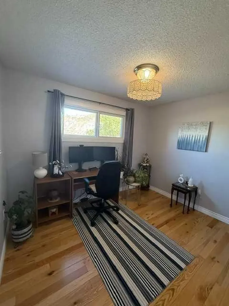430 3 Avenue E Drumheller AB T0J 0Y4