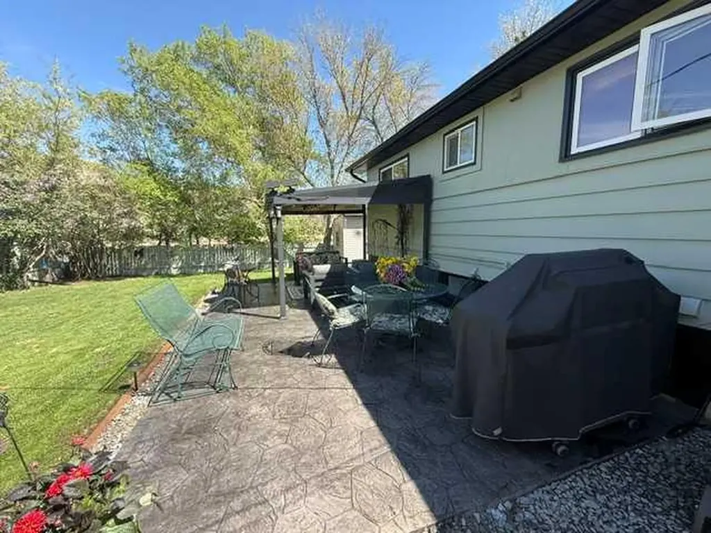 430 3 Avenue E Drumheller AB T0J 0Y4