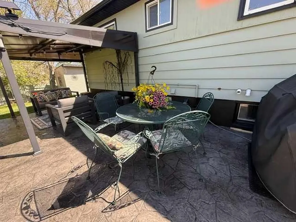 430 3 Avenue E Drumheller AB T0J 0Y4