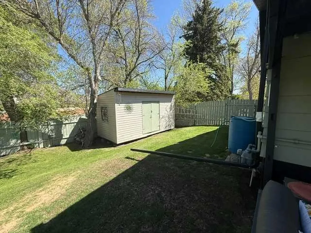 430 3 Avenue E Drumheller AB T0J 0Y4