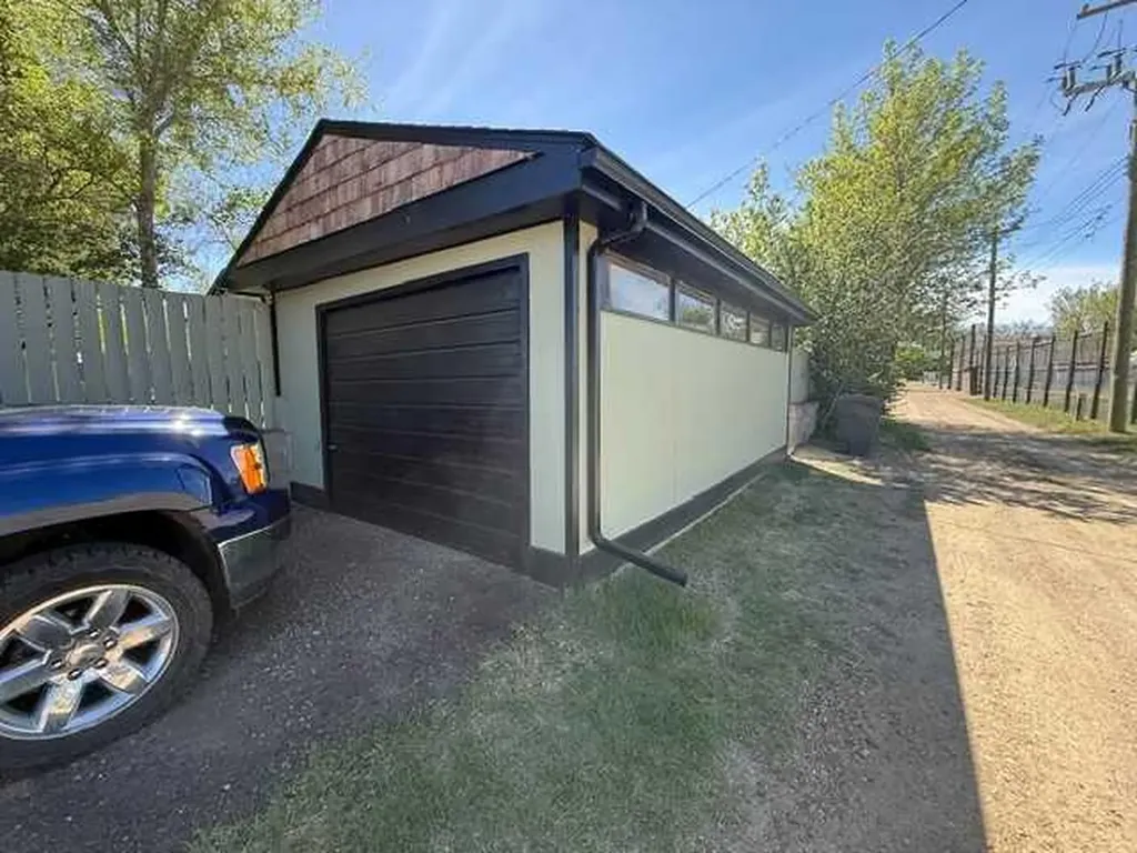 430 3 Avenue E Drumheller AB T0J 0Y4