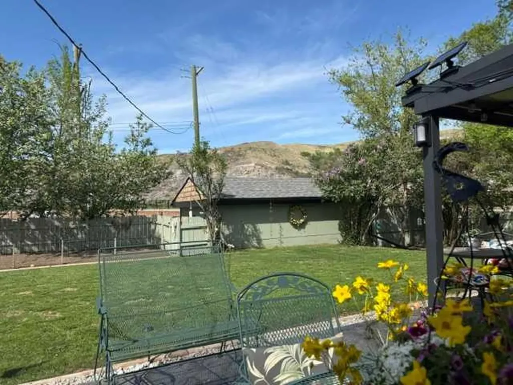 430 3 Avenue E Drumheller AB T0J 0Y4