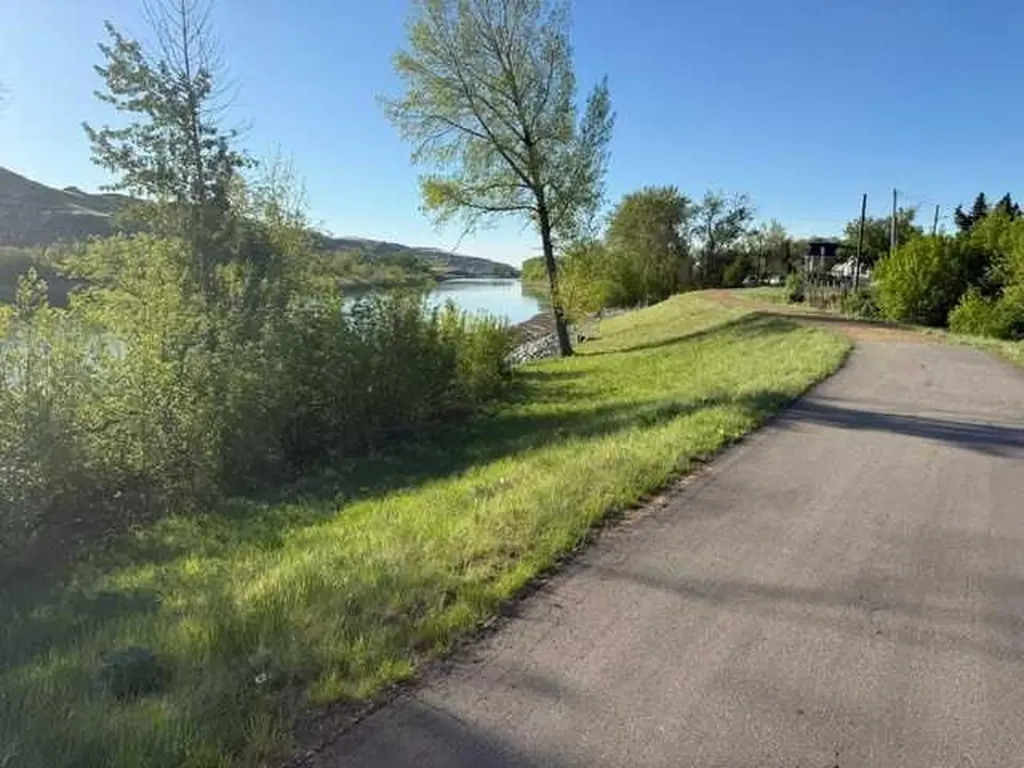 430 3 Avenue E Drumheller AB T0J 0Y4