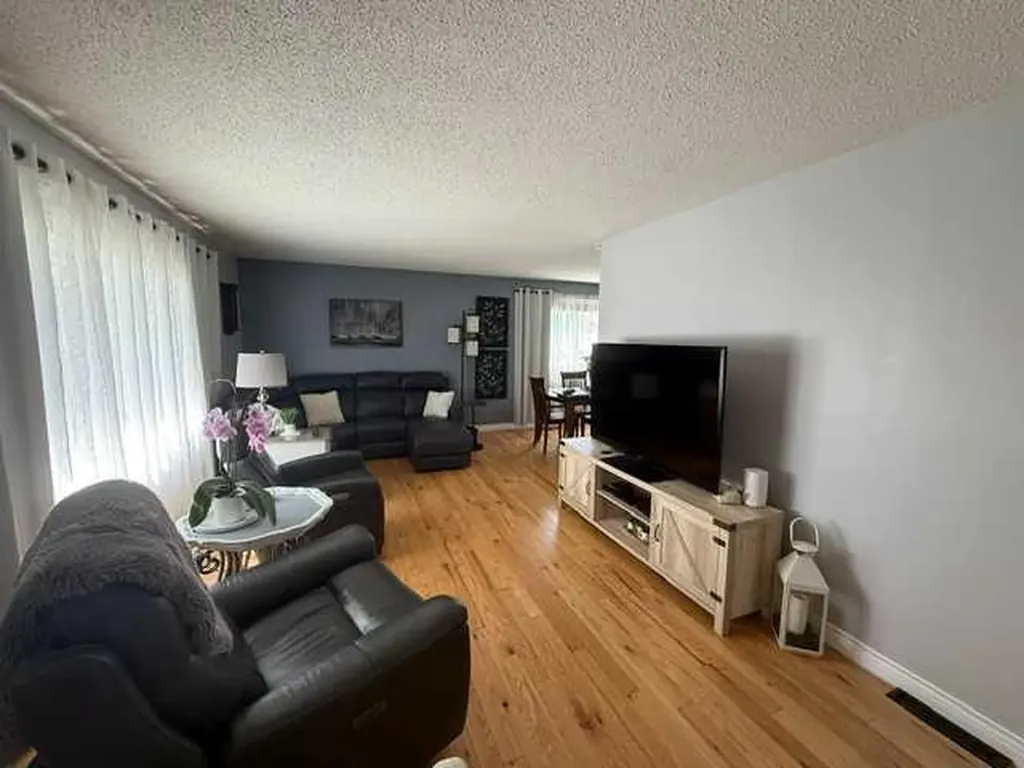 430 3 Avenue E Drumheller AB T0J 0Y4