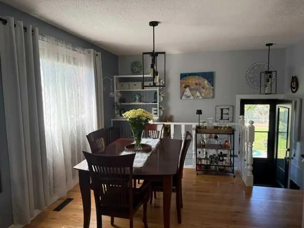 430 3 Avenue E Drumheller AB T0J 0Y4