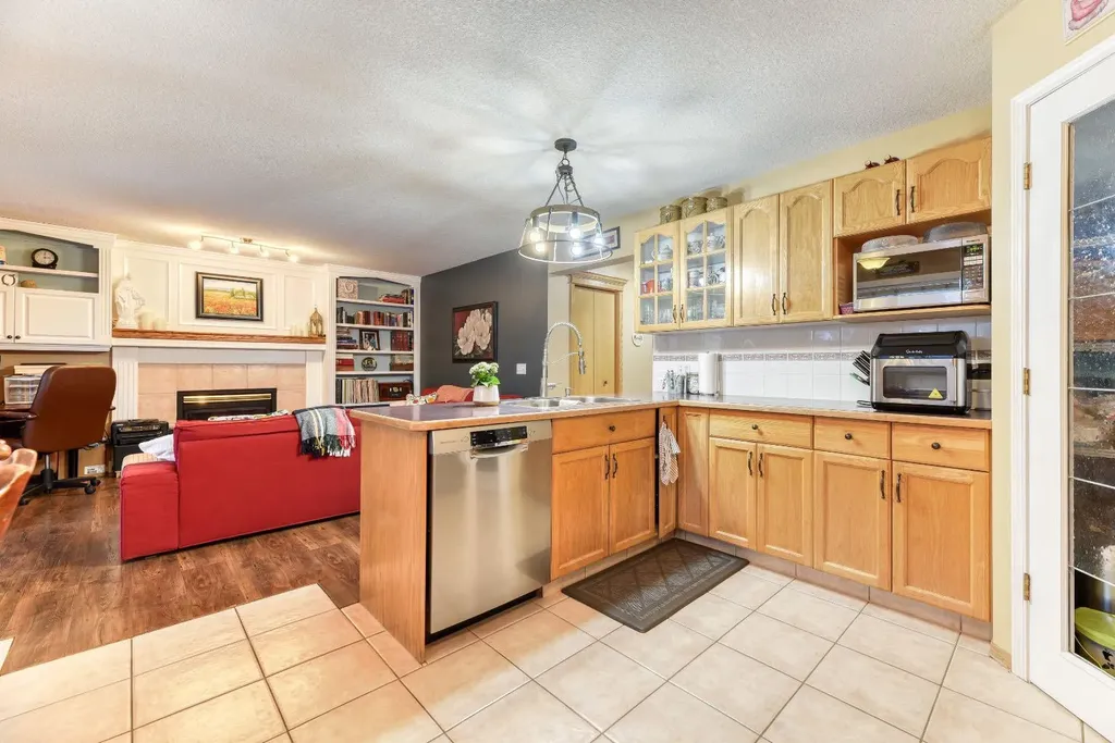 77 Cimarron Drive Okotoks AB T1S 1S6