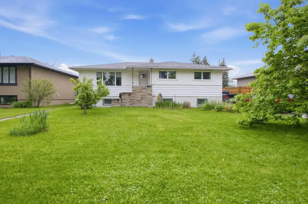 2026 - 27 Street SE Calgary AB T2B 0P7
