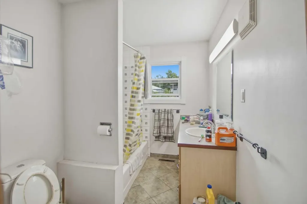 2026 - 27 Street SE Calgary AB T2B 0P7