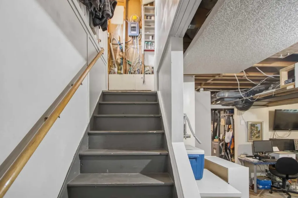 2026 - 27 Street SE Calgary AB T2B 0P7