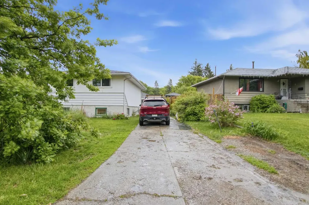 2026 - 27 Street SE Calgary AB T2B 0P7