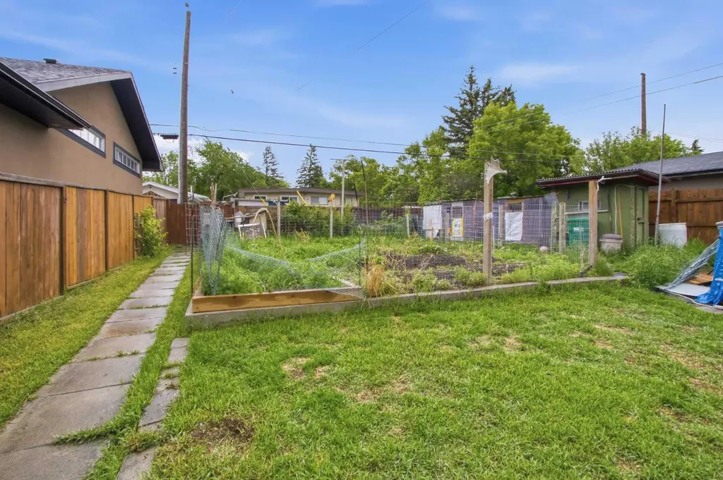 2026 - 27 Street SE Calgary AB T2B 0P7