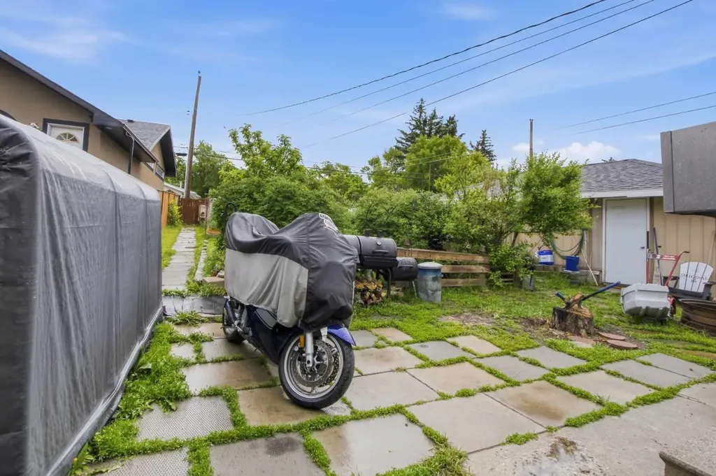 2026 - 27 Street SE Calgary AB T2B 0P7