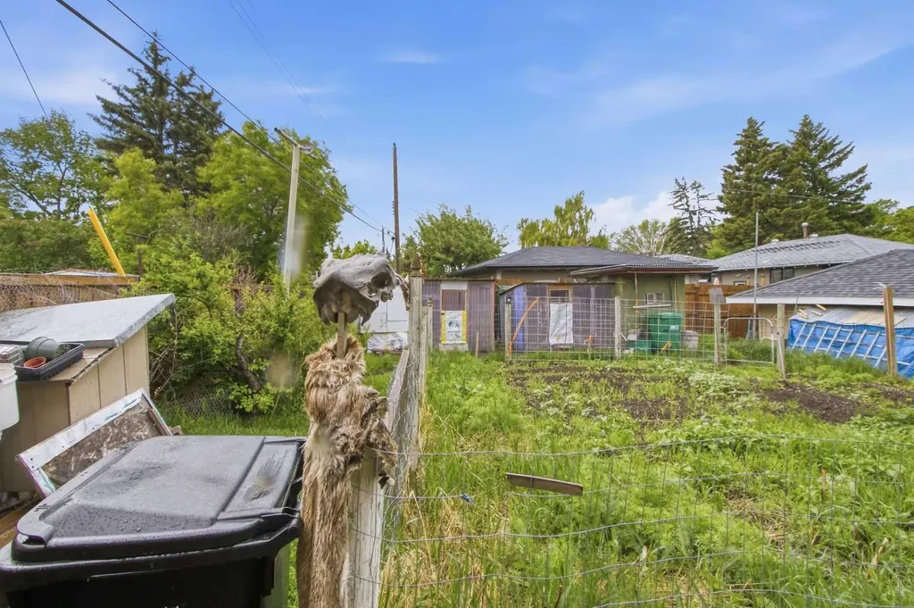 2026 - 27 Street SE Calgary AB T2B 0P7