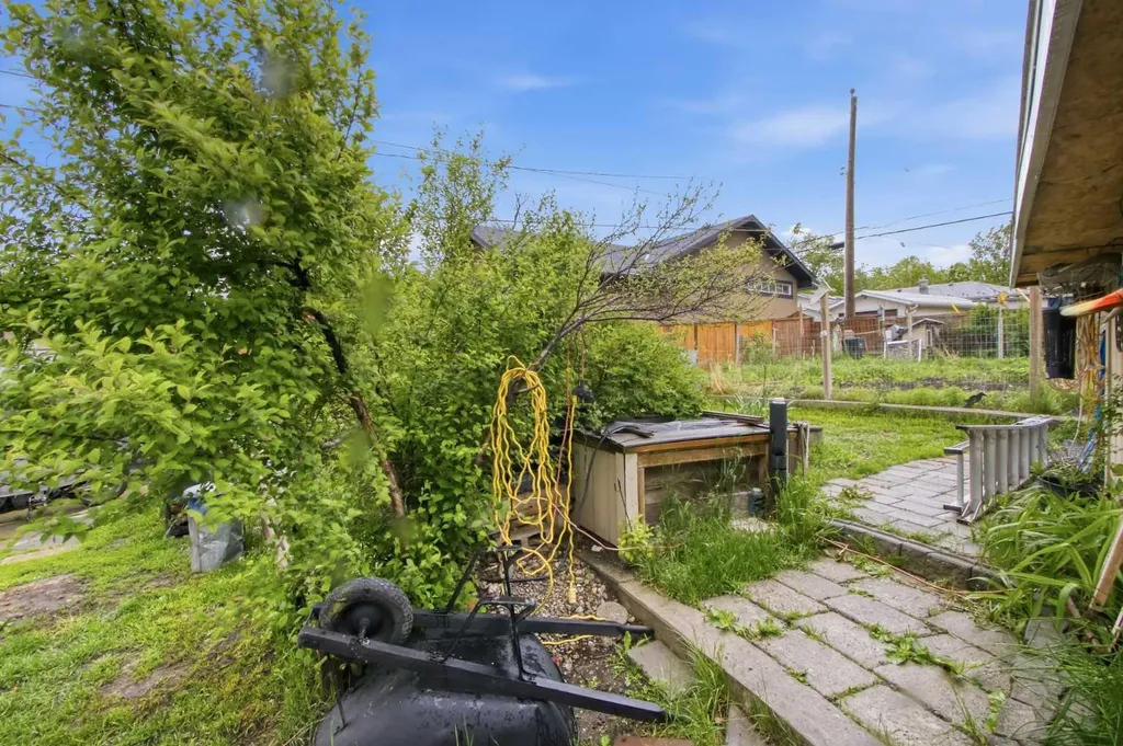 2026 - 27 Street SE Calgary AB T2B 0P7
