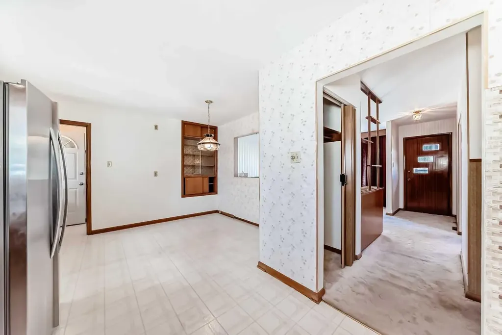 54 Fullerton Road SE Calgary AB T2H 1E5