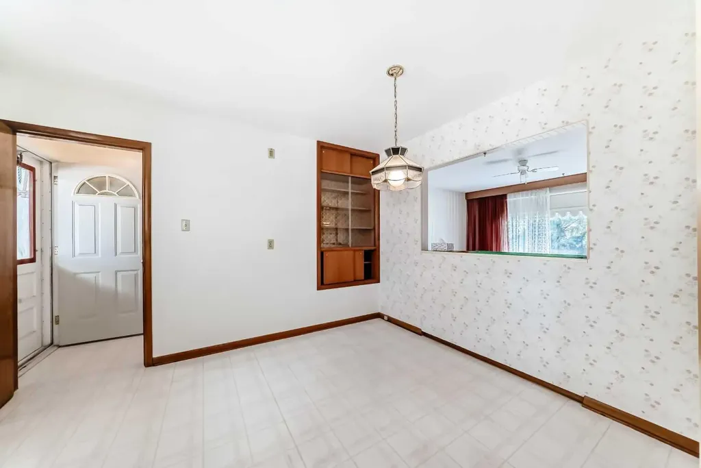 54 Fullerton Road SE Calgary AB T2H 1E5