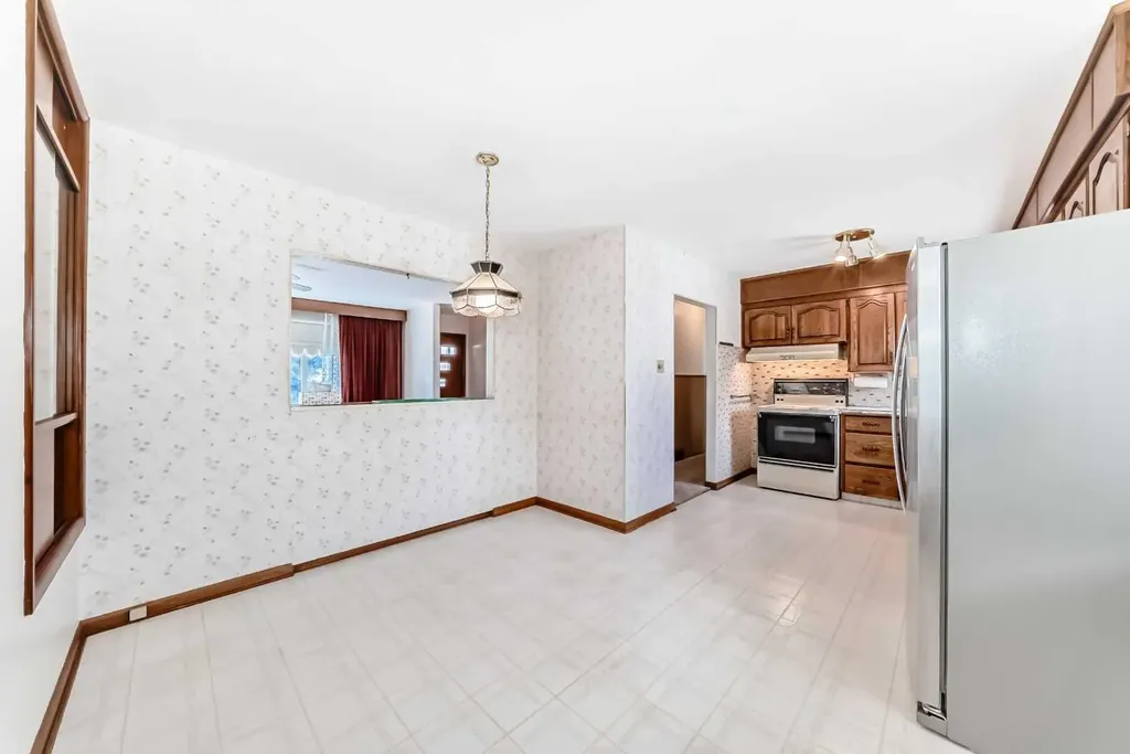 54 Fullerton Road SE Calgary AB T2H 1E5