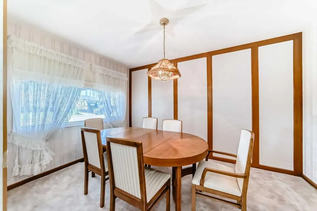 54 Fullerton Road SE Calgary AB T2H 1E5
