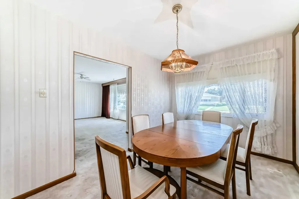 54 Fullerton Road SE Calgary AB T2H 1E5