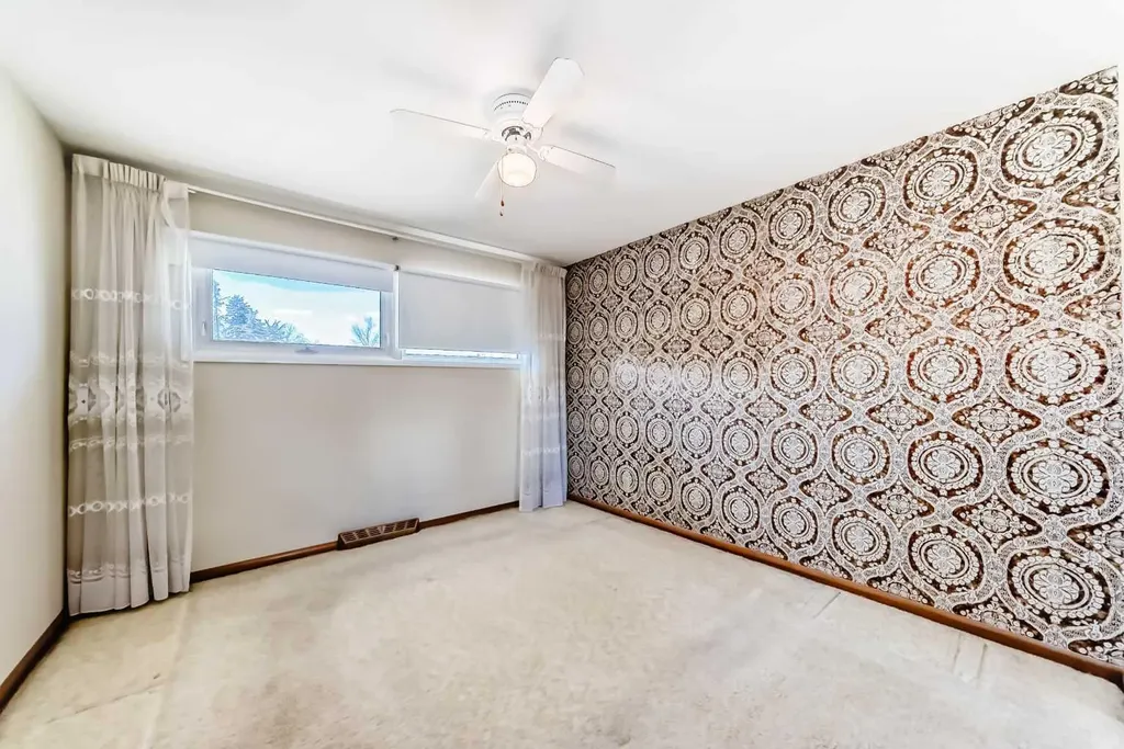 54 Fullerton Road SE Calgary AB T2H 1E5