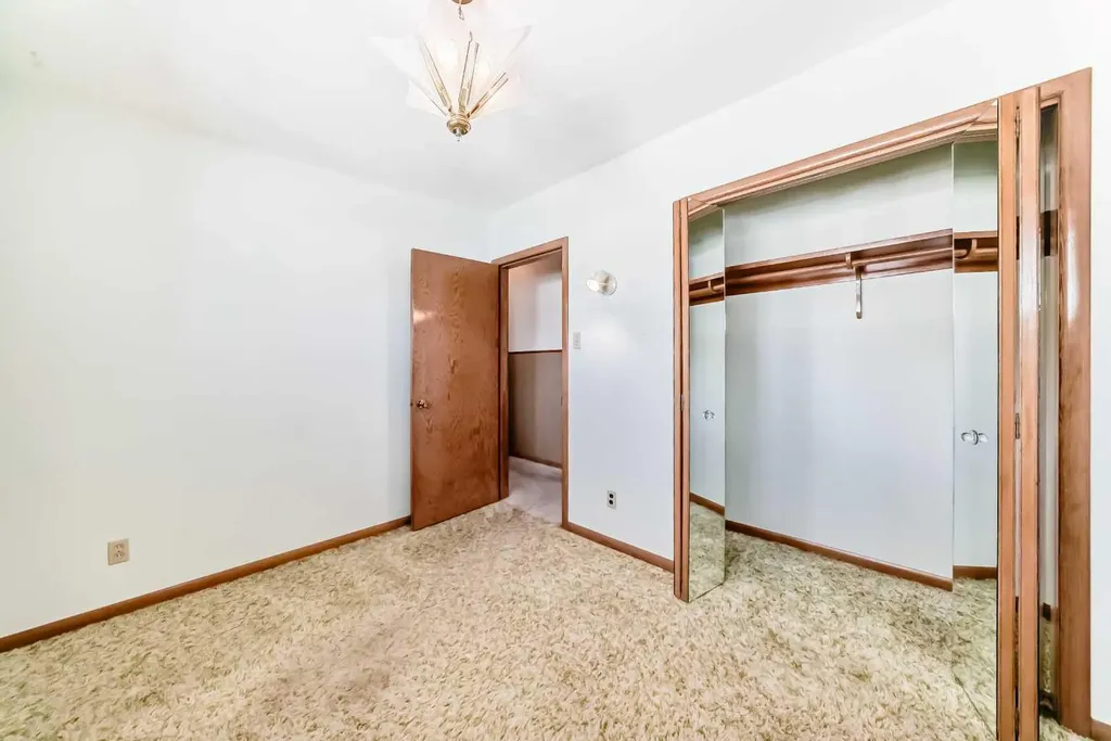 54 Fullerton Road SE Calgary AB T2H 1E5