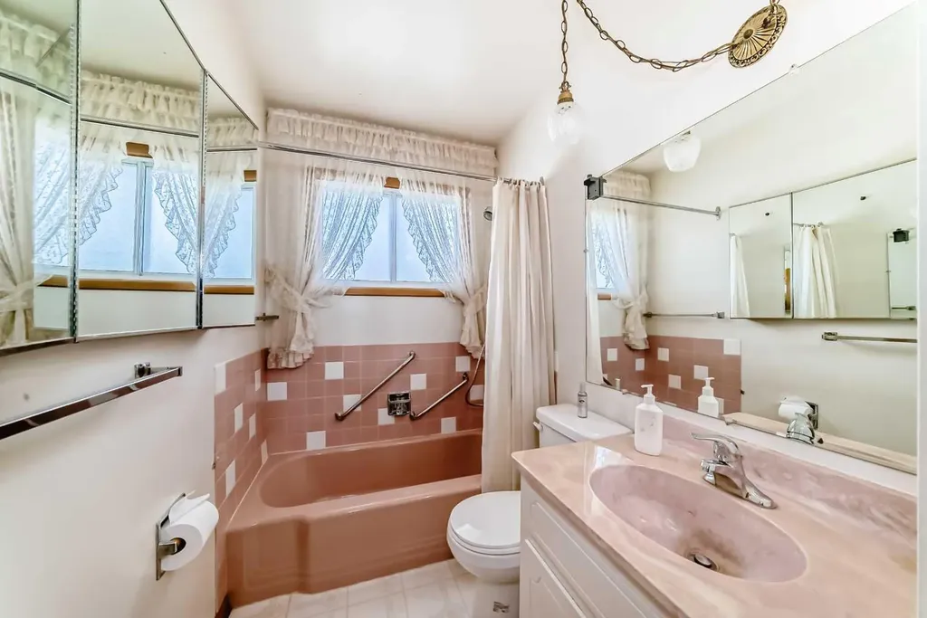 54 Fullerton Road SE Calgary AB T2H 1E5