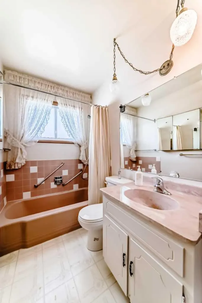 54 Fullerton Road SE Calgary AB T2H 1E5