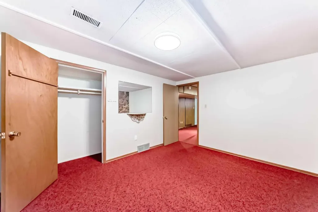 54 Fullerton Road SE Calgary AB T2H 1E5