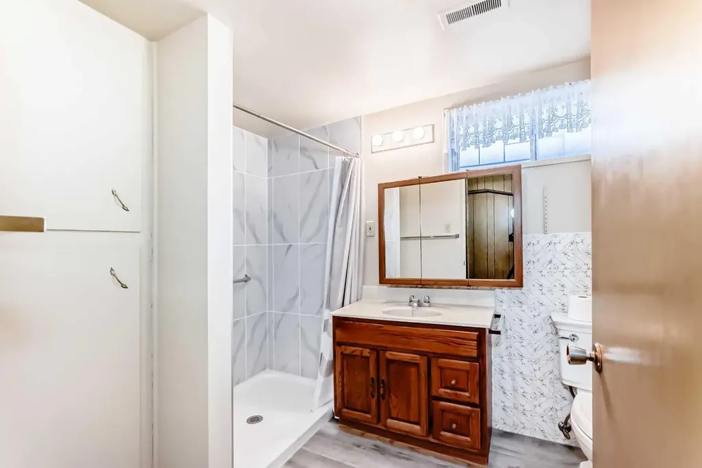 54 Fullerton Road SE Calgary AB T2H 1E5