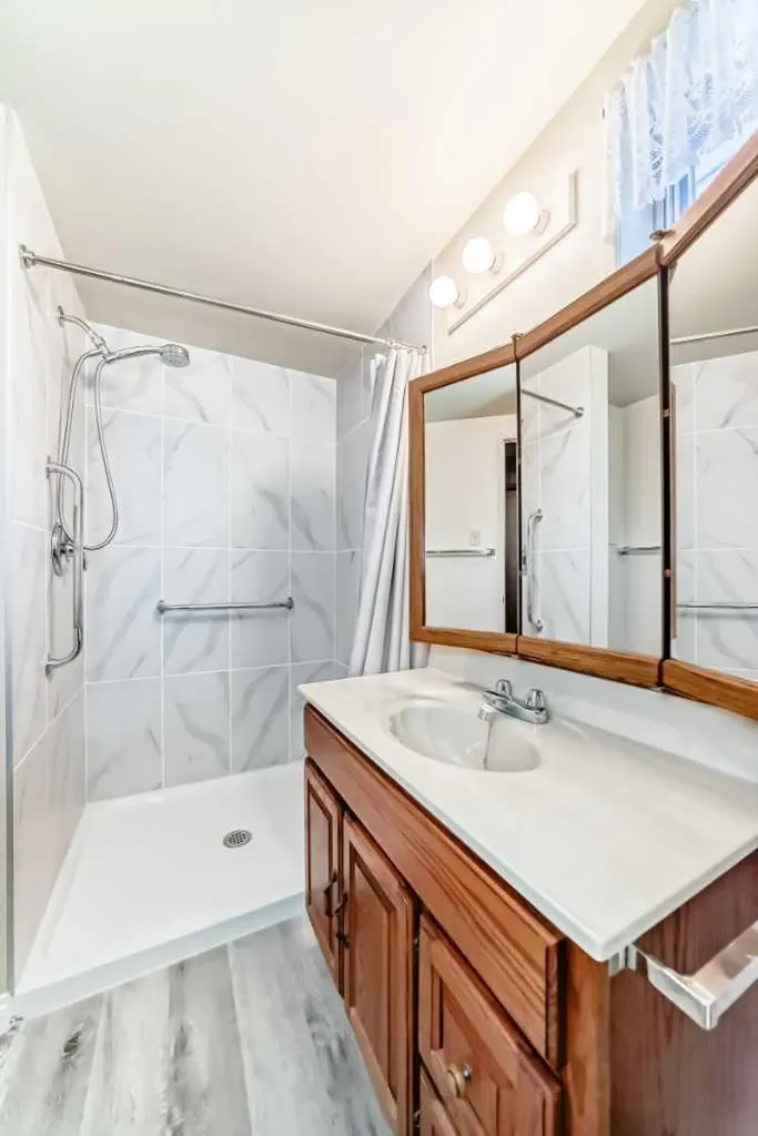 54 Fullerton Road SE Calgary AB T2H 1E5