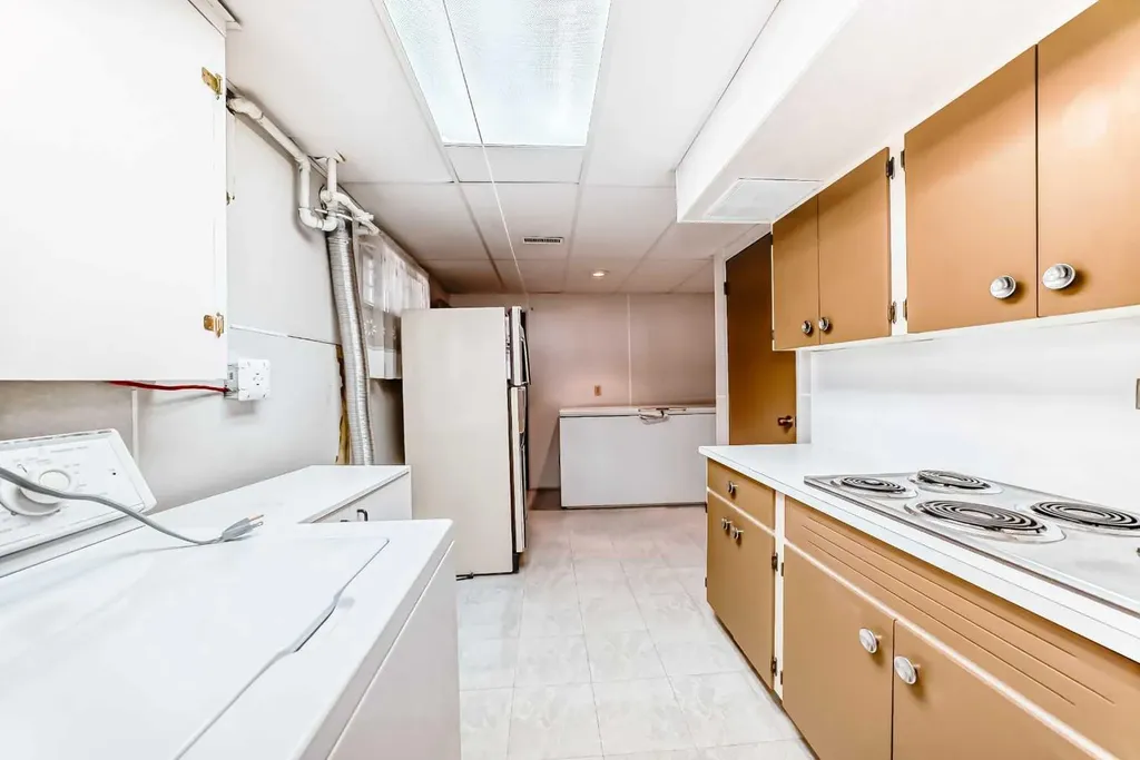 54 Fullerton Road SE Calgary AB T2H 1E5