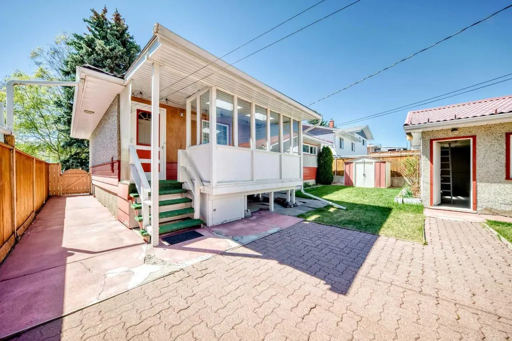 54 Fullerton Road SE Calgary AB T2H 1E5
