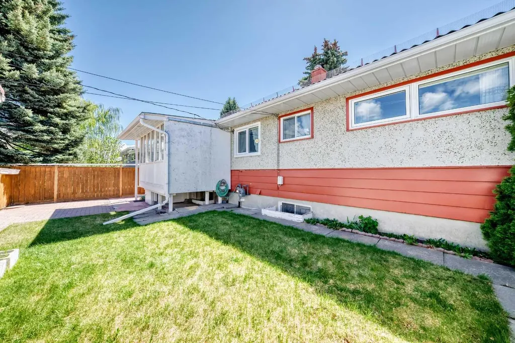 54 Fullerton Road SE Calgary AB T2H 1E5