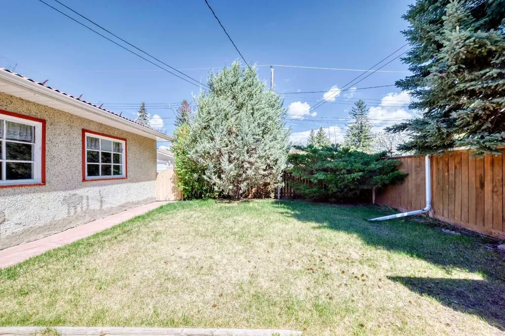 54 Fullerton Road SE Calgary AB T2H 1E5