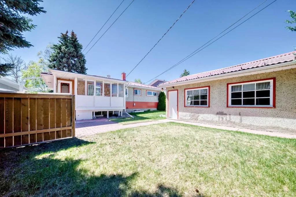 54 Fullerton Road SE Calgary AB T2H 1E5