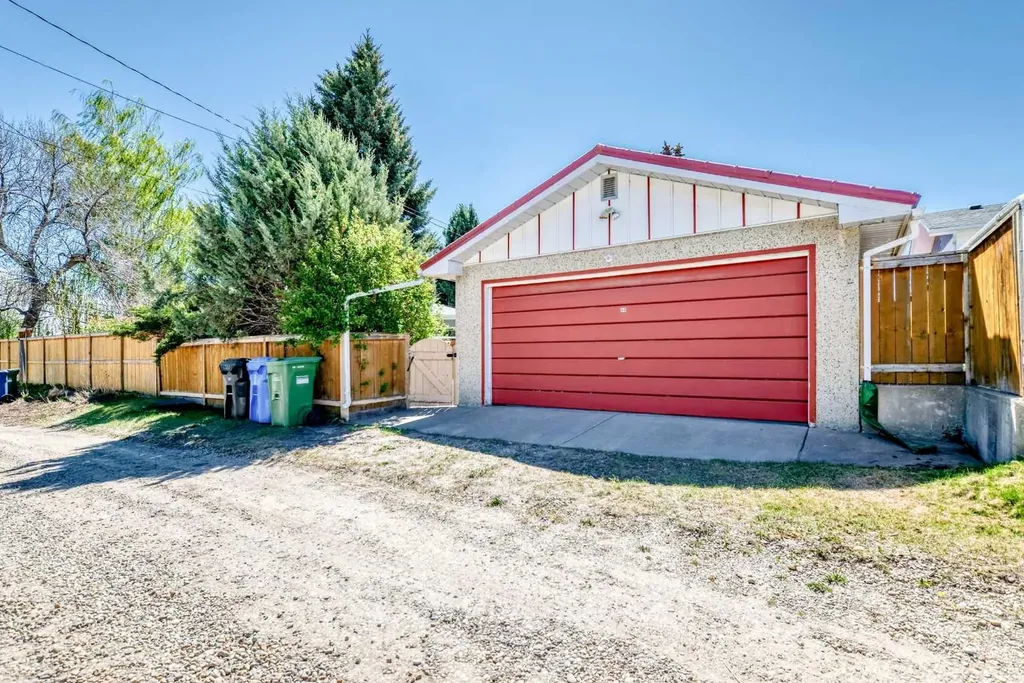 54 Fullerton Road SE Calgary AB T2H 1E5