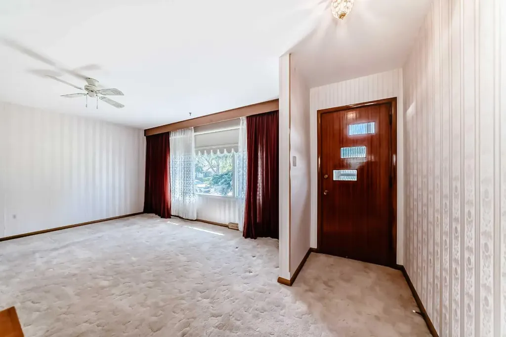 54 Fullerton Road SE Calgary AB T2H 1E5