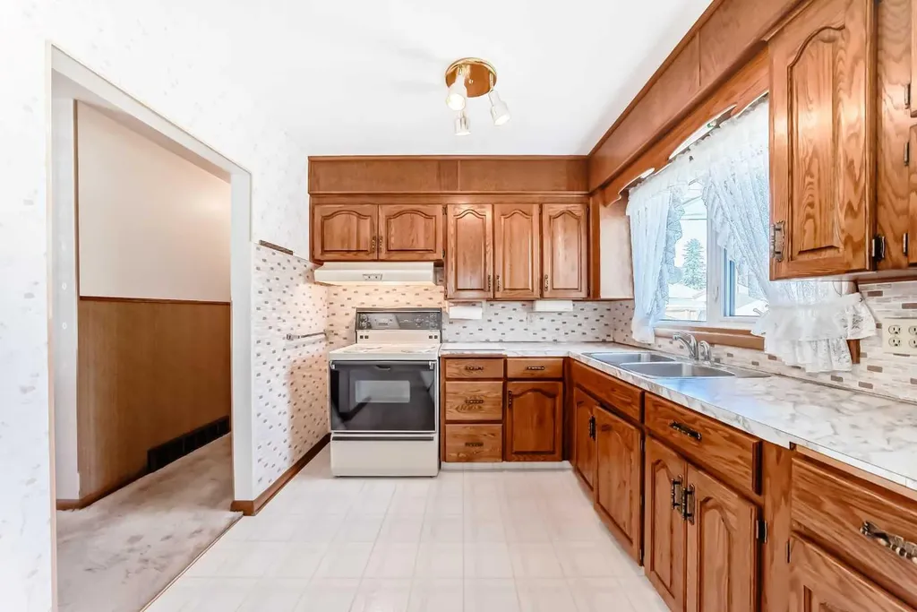 54 Fullerton Road SE Calgary AB T2H 1E5