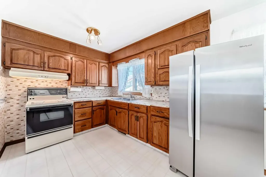 54 Fullerton Road SE Calgary AB T2H 1E5